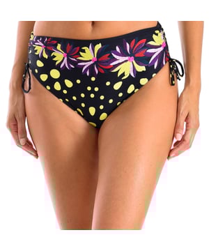 Braguita alta bikini de mujer.
Clásico corte de braguita ajustable en los laterales, sobre un animado estampado floral y de puntos amarillo, completamente forrada.
Tejido de vanguardia con un alto poder moldeador, con una alta resistencia al cloro, cremas y aceites bronceadores y excelentes propiedades de absorción de la humedad.
 Composición: Exterior: 80% Poliamida, 20% Elastano; Interior: 84% Poliéster, 16% Elastano.
 Cuidados:
Lavar a mano.
No planchar ni utilizar lejía.
No secar en secadora.
No retorcer para escurrir.