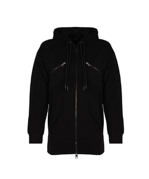 Corte holgado

Ideal para cualquier ocasión, el corte holgado de esta chaqueta no solo proporciona comodidad, sino también libertad de movimiento, lo que la convierte en una excelente opción para salidas diarias y actividades al aire libre.

Con capucha ajustable con cordón

La capucha ajustable con cordón permite un ajuste perfecto a la cabeza, protegiéndote del viento y la lluvia, mientras añade un toque elegante a tu aspecto.

En la parte delantera, cuatro bolsillos, dos con cremallera

La practicidad es el segundo nombre de esta chaqueta – en la parte delantera encontrarás cuatro bolsillos, incluyendo dos con cremallera, que resguardarán de manera segura tus pequeños objetos, como llaves, teléfono o cartera.

Mangas y cintura ajustadas con elásticos

Las mangas y la cintura terminadas con elásticos aseguran un ajuste perfecto y protección adicional contra el frío, a la vez que le dan a la chaqueta un aspecto moderno.

Hecha con tela de alta calidad

Hecha con tela de alta calidad, esta chaqueta garantiza durabilidad y confort al usarla, lo que significa que te servirá durante muchas temporadas, manteniendo al mismo tiempo su aspecto impecable.
