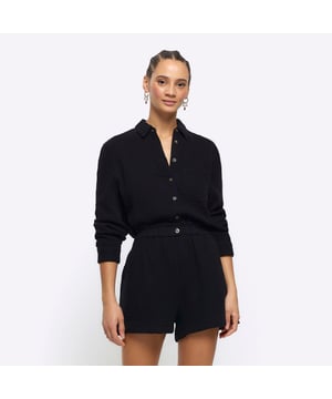 High waisted, Side slip pockets, Elasticated waist, Button fastening, Inside leg length: 7cm