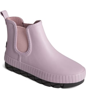Der Regenstiefel von Sperry beweist, dass man für die Funktion nicht auf Mode verzichten muss. Dieses matte Modell ist mit stilvollen und langlebigen Füßen, einer bequemen Plateaukonstruktion und einem Mikrofleece-Futter ausgestattet, das die Füße warm und kuschelig hält.