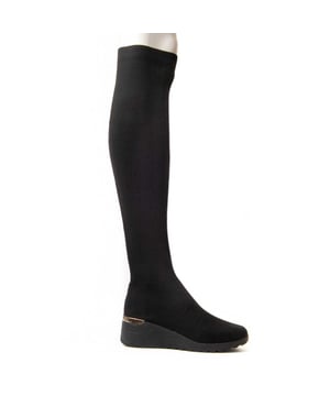 Bota de caña alta de cuña para mujer. Calce cómodo. Fabricado con materiales veganos. Fabricado por otras marcas para nuestra marca. Medidas aproximadas: 5 cm de cuña,50 cm alto de caña y 10 cm ancho de caña.