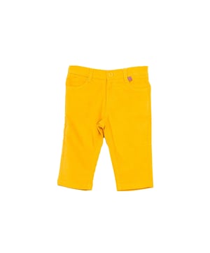 Suede pants.
 Waistband with belt loops.
 Button and zipper closure.
 One pocket on the front.
 Straight cut.
 Adjustable waistband with internal elastic.
 Seams seen in tone.
 Composition: 97% Cotton, 3% Elastane
 Care:
- Wash maximum at 30ºC.
 -Do not iron.
 - It is not allowed to use a dryer.
 - Do not use bleach.
 - Does not support dry cleaning.