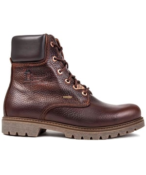 Botines con cordones Pamana Jack Panama Amur GTX 10 para hombre en marrón oscuro, con parte superior de cuero suave, cuello acolchado de gamuza color canela, ojales de metal, cordones a tono y marca en relieve en el talón. Estas botas de montaña impermeables, duraderas y fabricadas en España están rematadas con un forro suave y una suela de goma marrón claro con dibujo con tacos.
