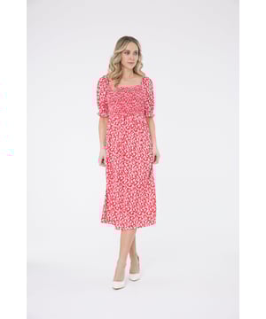 Este versátil vestido Eliza será tu nuevo favorito en esta temporada primavera-verano. Detallado con un estampado floral pequeño, mangas cortas tipo globo y escote redondeado, este vestido es atemporal. El cuerpo fruncido proporciona soporte y ajusta la cintura, acentuándola. Gracias a la rucha, puedes llevar el vestido tanto sobre los hombros como al estilo Bardot. ¡Esta silueta clásica será tu prenda imprescindible de esta temporada!

95% Viscosa, 5% Elastano

Lavado a máquina a 30°