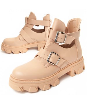 Stiefeletten für Frauen. Bequeme Passform. Hergestellt aus veganen Materialien. Produziert von anderen Marken für unsere Marke. Ungefähre Maße: 4 cm Absatz, 3 cm Plateausohle, 12 cm Schafthöhe und 8 cm Schaftbreite.