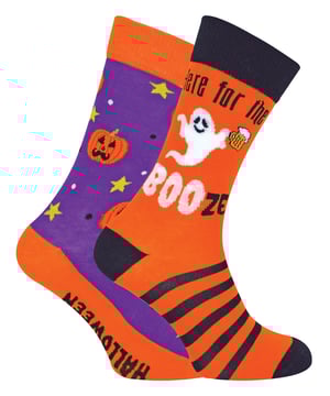 Whether you love Halloween or just love the spooky themes, these novelty socks in a coffin gift box are the ideal pack to have for your feet. With great halloween themed colours and patterns on each sock, these are a great addition to your sock drawer. The packaging is a genius gift box shaped and designed like a spooky coffin box and is the perfect gift for any lover of Halloween! Even if you’re looking for an extra Christmas gift, Birthday present or even a gift during the halloween season, these socks would be ideal. With Cotton Rich fibres you can be sure that these socks are super soft and comfortable on your feet as well standing out from the crowd with their great spooky patterns of pumpkins and ghosts with “Happy Halloween” on one pair and “I’m here for the BOOze” on the other, which will grab the attention of anyone. All of the Urban Eccentric products are produced for comfort and quality. They aim to reduce our impact on the environment as much as they possibly can, that's why Urban Eccentric are constantly redeveloping our processes and packaging to get as much recycled as possible. These brand of socks value humour, original designs, having fun and high quality production! These socks are available in Orange & Purples and come in Men’s One Size 6-11 UK. They’re made from 75% Cotton, 24% Polyamide, 1% Elastane and are Machine Washable.