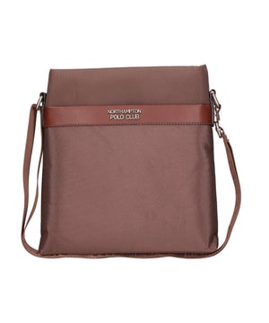 Northampton polo club Bolso de hombro de mensajería para hombres con tela suave más detalles de cuero vegano. Compartimento único.