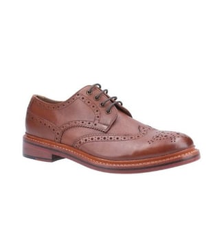 Obermaterial und Futter aus Leder. Gummisohle. Klassische Flügelspitze mit Brogue-Details. Schnürverschluss mit 8 Ösen für einen sicheren Sitz. Nähte im Detail.