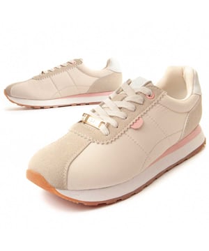 Zapatilla cómoda para mujer. Ajuste cómodo. Plantilla acolchada. Suela antideslizante. Costuras reforzadas. Fabricada por otras marcas para nuestra marca.