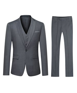 [Materialpflege] PREMIUMMATERIAL – 70 % Polyester und 30 % Viskose für die Außenseite, für Komfort, Atmungsaktivität, Weichheit und Pflegeleichtigkeit. Die Innenseite besteht aus 94 % Polyester und 4 % Viskose für optimale Atmungsaktivität und Schweißabsorption. PFLEGEHINWEISE – Chemische Reinigung wird empfohlen; Handwäsche mit kaltem Wasser möglich. [Style-Design] SLIM FIT – Dieser Anzug verfügt über ein Reversdesign und 3D-Drapierung. Zu den Features gehören ein spitzes Revers, vier Ärmelknöpfe und ein Ein-Knopf-Verschluss. Flache Hose mit freier Länge vorne, verlängertem Hüftgurt und schrägen Seitentaschen. Slim-Fit-Anzüge sorgen für einen modernen und eleganten Look. [Anlässe] VIELSEITIGER ANZUG – Ideal für verschiedene Anlässe, darunter Hochzeiten, das tägliche Leben, Geschäftstreffen, modische Partys, große Feiertage und mehr. Perfekt für junge Männer, die sich auf den Homecoming-Abschluss vorbereiten oder wieder zur Schule gehen. [Paket] KOMPLETTES SET – Das Paket beinhaltet 1 Blazer, 1 Hose und 1 Weste für ein elegantes und anspruchsvolles Ensemble.