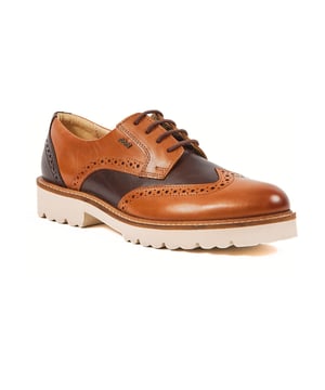 The KORTNEY is a timeless brogue style featuring subtle POD branding and sleek stitching details. The chunky sole gives an added edge to an otherwise classic style. The style is finished with tonal laces and blind eyelets