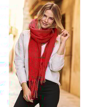 A pop of red makes every outfit on-trend Spun from luxuriously soft fabric for serious warmth Long length for maximum cosiness Finished with a statement tassel trim Red goes with everythingLet it pop against a classic herringbone coat