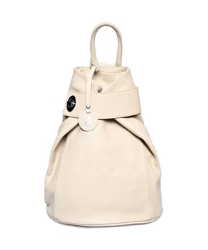 Mochila  
100% cuero de vaca  
Asa superior única  
Cierre de cremallera en la parte superior  
Cierre de solapa lateral con pestillo  
 bolsillo interior de cuero  
Bolsillo trasero con cremallera  
Dos correas de hombro ajustables  
Dimensiones (M): 33.5x34x14 cm  