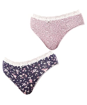 Pack x 2 Bragas Mid Slip Coquettes - Janira

Este pack de 2 bragas Mid Slip es perfecto para quienes buscan comodidad y estilo en su lencería diaria.

Con una cobertura media, estas braguitas están diseñadas para ajustarse suavemente al cuerpo, proporcionando una silueta elegante y discreta bajo la ropa.

Este pack incluye dos bragas de corte mid lip, presentadas en diferentes colores y estampados para variar tu look según el momento.

Cada braguita está adornada con una blonda mediana y elástica en la cintura, que le añade un toque de feminidad y estilo sin comprometer la comodidad. El detalle de lacito en el centro le aporta un acabado coqueto y elegante.

Fabricadas con algodón de alta calidad, estas braguitas se adaptan perfectamente a tu cuerpo, brindando suavidad y transpirabilidad.
 Composición: 95% Algodón, 5% Elastano
 Cuidados:
- Lavar a mano o en ciclo delicado.
- Utilizar detergente suave.
- No usar lejía.
- Secar al aire.
- No planchar.