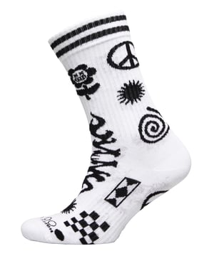 Patchwork Rave Breathable Ribbed Socks by Happy SocksEmbrace comfort with an unexpected twist in style with the Patchwork Rave Breathable Ribbed Socks by Happy Socks. Authentically designed to cater to everyone, these socks effortlessly merge with both casual and formal outfits, proving to be a smart choice for your fashion line-up. These socks composed of 73% Cotton, 24% Polyamide, and 3% Elastane ensure quintessential comfort.Happy Socks are judiciously designed with a dash of freshness, making your daily attire lively. With a brilliant balance of comfort, style, and the flexibility for all seasons, these socks are conceived to go hand-in-hand with your dynamic lifestyle. Designed from a breathable cotton mix, these unisex socks fit perfectly for sizes 36-40 and 41-46.The Patchwork Rave Breathable Ribbed Socks come with a bouquet of benefits. Their distinctive patchwork pattern lends a unique touch to your look while the soft fabric guarantees long-lasting comfort. Enhanced with arch support, they provide gentle stability. The seamless toe and reinforced heel & toe boost durability. In addition to this, the breathable cotton blend fabric delivers exceptional foot hygiene, rendering your feet fresh and odourless. Make a move to ultimate ease & style with Patchwork Rave Breathable Ribbed Socks - a stellar choice for versatile sock wear.Key Product Attributes- Fiery & distinctive- First-rate material- Inventive design- Applicable for all seasons- Ideal for various settings- Fits sizes 36-40, 41-46