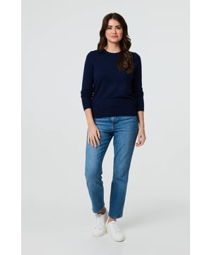 Get a classic look in this slim jumper. It has an embroidered texture on the front, long sleeves and a flattering hip length hem. For an effortless professional outfit, pair with a midi skirt or fitted trousers. This top is also made from a breathable viscose blend.