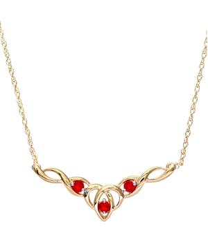 9K (375) geel goud: 1,9 gram; # Robijn: 0,28 ct; # Afmeting: 44 cm x 3,1 cm x 0,8 cm