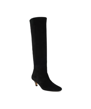 Introducing Slink, our contemporary new knee-high boot profile. Set on our new comma heel, the elongated silhouette flatters the foot and is finished with a subtle squared off toe. The perfect everyday boot that you can wear with everything, this streamlined style is free of closures for pull-on ease.