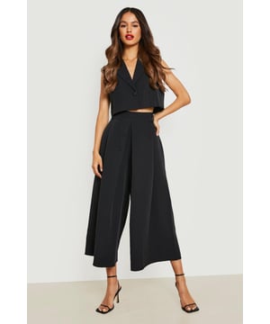 Cause a storm in a pair of culottes from our latest arrivals. An alternative, fresh spin on party wear, or just a low-key daytime piece, there's nothing like a pair of culotte trousers to step out in. Find floral and stripe prints to add statement detail or go for pleated culottes teamed with a basic white crop top for a simple yet killer 'fit. Just style your culotte pants with strappy heels or chunky trainers to complete.Style: CulottesDesign: PlainFabric: Bi StretchLength: Cropped