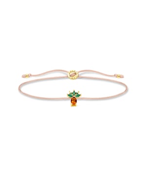 Sweeten your life: As a highlight of this fawn textile bracelet the fine designed pineapple delights with green and orange coloured glass-ceramic stones. It is made from 925 Sterling silver with a yellow gold plating. Thanks to the drawstring which is engraved with THOMAS SABO, applying the bracelet is very easy. The adjustable length allows a unique adjustment to the wrist. The delicate textile bracelet sets a statement full of vitality ? alone or in combination with other pieces of jewellery.