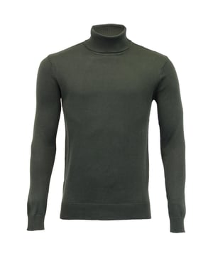 The Brave Soul Men's Turtle Roll Neck Pullover Jumper in traditional colours will elevate your winter wardrobe.
It is made of soft cotton and has a normal fit for comfort and adaptability.
The stylish roll neck offers warmth and elegance.