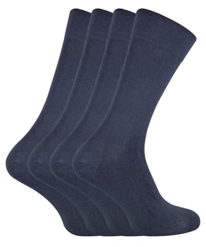 Unsere superweichen Bambussocken sind so konzipiert, dass sie mit ihren glatten Zehennähten, dem weichen, seidigen Gefühl und dem atmungsaktiven Viskose-Bambusmaterial die Füße aller Menschen pflegen. Wenn Sie sich für Ihre Alltagssocken entscheiden, sollten Sie berücksichtigen, dass Sie sie den ganzen Tag und das ganze Jahr über tragen werden. Entscheiden Sie sich für diese Sock Snob Bambussocken, die sowohl für den Sommer als auch für den Winter geeignet sind. Bambus als Faser ist dank seiner natürlichen Eigenschaften luxuriös weich und der Baumwolle weit überlegen. Außerdem transportiert Bambus die Feuchtigkeit auf natürliche Weise vom Fuß weg. Wenn Sie also bei heißem Wetter stark schwitzen, werden Sie feststellen, dass Ihre Füße viel weniger schwitzen, als wenn Sie normale Baumwollsocken tragen würden. Diese Bambus-Kleiderstrümpfe lassen sich in den Sommermonaten zu allen Schuhen tragen, vor allem, wenn die Temperaturen wirklich ansteigen. Sie sind atmungsaktiv, da die Socken sehr dünn gestrickt sind, so dass Luft durch das Garn strömen kann und die Füße abkühlt. Als echtes Qualitätsmerkmal sind diese fein gestrickten 200-Nadel-Bambussocken mit dem Sock Snob-Aufdruck auf der Fußunterseite verziert. Diese Wadensocken aus Bambus sind in 5 Farben erhältlich. Sie sind in 2 Größen erhältlich: 7-11 UK 7-12 US 39-45 EU und 4-7 UK 5-8 US 37-42 EU für zusätzlichen Komfort. Sie sind mit recyclebarem Karton und Beuteln verpackt und können in der Maschine gewaschen werden.