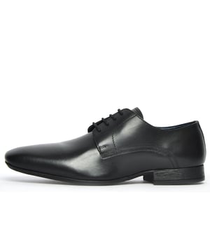The Catesby Cottingham is a sophisticated and stylish shoe that can be worn both casually and formally. These timeless mens shoes boast sleek styling that fuses a premium leather upper with clean lines and a classic silhouette. These Catesby Cottingham shoes offer a stylish and sophisticated design that would be a perfect new addition to your footwear collection. 
 - Premium leather upper
 - 4 hole lace up closure
 - Cushioned insole 
 - Slim durable outsole
 - Raised heel
 - Catesby England branding