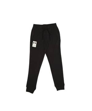 Boys Under Armour Rival Fleece Joggers in black.- Elastic waistband with drawstring.- Two side pockets.- Under Armour branding.- Elasticated cuffs.- Regular fit.- 67% Cotton  33% Polyester.- Ref: 1357628001