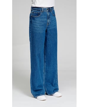 Stylische und bequeme Jeans gibt es bei TeeShoppen. Die Jeans von TeeShoppen machen es Ihnen leicht, im Handumdrehen ein cooles Outfit zusammenzustellen. Finden Sie das perfekte Paar Jeans, um Ihren Look und Ihre Garderobe zu vervollständigen. Hier sehen Sie Jeans in der Farbe Blau.

Sie brauchen ein Oberteil, das zur Jeans passt? Schauen Sie bei TeeShoppen in der Abteilung für Herrenbekleidung vorbei.

Jeans gibt es in 24 verschiedenen Größen. Sehen Sie nach und wählen Sie Ihre Größe unter "Größe". Die Größen sind für Frauen angepasst.

TeeShoppen hat eine eigene Produktpalette entwickelt, die modische Basiskleidung umfasst, die sie selbst tragen möchten. Bei Qualität und Design machen sie keine Kompromisse. Die Kleidungsstücke werden aus luxuriösen Materialien hergestellt, die angenehm zu tragen sind und sich für jede Gelegenheit stylen lassen. TeeShoppen ist ein zeitloser Anbieter von Mode für Männer und Frauen. Sie zahlen nicht für teure Marken und Kosten, sondern nur für Qualität und Service. Das Sortiment wird ständig erweitert, so dass Sie bei TeeShoppen immer moderne Basiskleidung finden können.