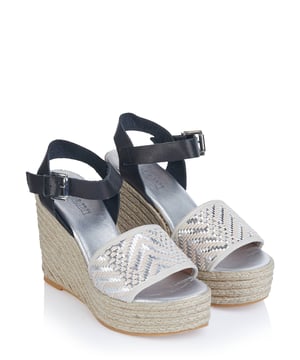 80% polyurethaan, 20% kalfsleer; Pollini-sandaal;  Model: SA1673CI07RF0 902;  Ronde neus;  Verstelbare riem;  Hakhoogte: 12 cm;  Pollini-logodetails