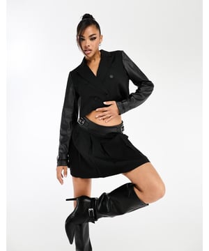 Blazers by Missyempire Part of a co-ord set Skirt sold separately Notch lapels Padded shoulders Open back Cropped length Regular fitSold By: Asos