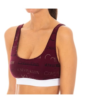 Sujetador Calvin Klein.
Color Granate
Estilo Top.
Goma elástica a modo sujeción.
Marca de la firma en la parte delantera.
Tirantes anchos y elásticos. 
Tejido cómodo y transpirable. 
Costuras vistas a tono.

Composición:  92% Algodón- 8% Elastan

Instrucciones de lavado:
- Lavar máximo a 40ºC.
- Planchar a media temperatura, máx. 110ºC.
- No permite usar secadora.
- No usar lejía.
- No admite el  lavado en sec