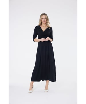 Este vestido negro clásico está hecho de un tejido ligero y sostenible. Este vestido maxi es ultraversátil y perfecto para todas las ocasiones. Los bolsillos, el corte imperio y la silueta fluida trabajan juntos para aportar una sensación de effortless chic. Vístelo con tacones para tu próxima fiesta o combínalo con zapatillas planas para un ambiente relajado de primavera-verano.

Largo, fluido, estampado de tendencia.

95% Viscosa, 5% Elastano
Forro: 95% Poliéster, 5% Elastano

Lavado a máquina a 40°