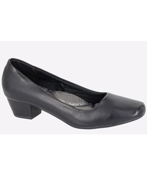 Give your everyday style and boost in charactor and style with these Boulevard Clemont low heel shoes. Designed to take your outfits from day through to night with ease and comfort
- Synthetic upper- Slip on fit
- Raised heel Apx.30mm
- Cushioned footbed
- Durable rubber outsole