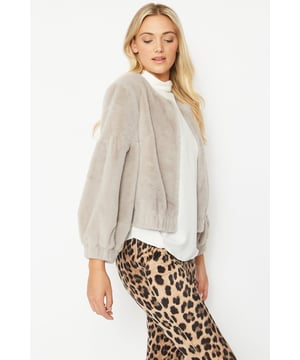 Our faux fur jacket with puff sleeves is the perfect everyday jacket that can be worn dressed up or down. Designed with a faux fur dropped shoulders body and rounded neck collar. This jacket will give you that finish look with outfit!