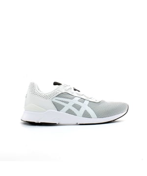 La parte superior está hecha de malla liviana de nylon.

La parte del talón fija el pie de forma segura dentro del zapato.

El ASICS Gel Lyte Runner es la zapatilla perfecta para correr todos los días con un aspecto elegante que no pasará desapercibido.

Las principales ventajas de este modelo son el peso ligero, la silueta rápida, la tecnología de amortiguación de gel ASICS y el famoso calcetín de neopreno que se ajusta y fija el pie.

Gracias a la cómoda plantilla, los zapatos proporcionan una sensación cómoda.

La pierna está bien ventilada, evitando la apariencia de un olor desagradable.