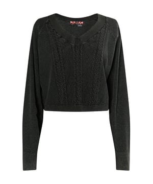 Mit dem Strickpullover von myMo ROCKS bringt Du einen Spur Coolness in Deine Outfits. Das weiche Baumwollgarn mit Zopfstrickmuster wurde gewaschen, sodass es einen leichten Vintage-Charakter erhält. Die lockere Silhouette mit überschnittenen Schultern, tiefem V-Ausschnitt und abschließenden Rippstrickbündchen unterstreicht das Design.  Strickpullover