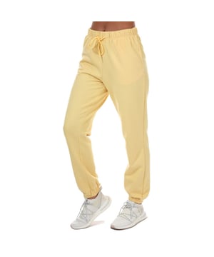 Only Comfy Life joggingbroek voor dames in geel.<br /><br />- Elastische taille met trekkoord. <br />- Paspelzakken aan de zijkant. <br />- Elastische boorden.<br />- Zachte fleececonstructie van een polykatoenmix.<br />- Relaxte pasvorm.<br />- 50% katoen, 50% polyester. Machinewasbaar.<br />- Ref: 15236619