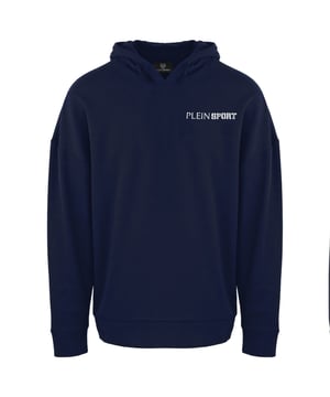 Geef je atletische stijl een boost met de Plein Sport Patch Logo Marineblauwe trui. Deze gestroomlijnde hoodie geeft je workout-look meteen een street-look. Blijf warm en comfortabel terwijl je een statement maakt met het iconische Plein-logo. Upgrade je garderobe en til je trainingen naar een hoger niveau met dit must-have-stuk! 52% katoen, 48% polyester, sportkleding Groot merklogo op de achterkant, leren patch op capuchon Slim fit Stijlcode: FIPSC1315 85