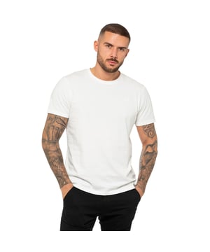 Enzo Herren-T-Shirt mit normaler Passform. Gesticktes Enzo-Logo auf der Vorderseite. Rundhalsausschnitt, kurze Ärmel. 50% Baumwolle, 50% Elastan. Maschinenwaschbar (siehe Etikett). Ideal für Fitnessstudio, Freizeitkleidung