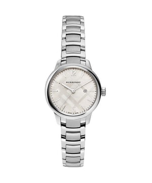 Spezifikation Details Marke Burberry Modell BU10108 Barcode Nummer 0822138048309 Geschlecht Frauen Gehäusedurchmesser 32 mm Gehäusematerial Edelstahl Gehäusefarbe Silber Zifferblattfarbe Schwarz Bandmaterial Edelstahl Bandfarbe Silber Uhrwerk Quarz Chronograph Nein Wasserdichtigkeit 5 ATM