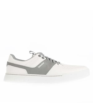 Heren Timberland Maple Grove Low Lace Trainers in wit - grijs.- Premium Timberland® lederen bovenkant.- Vetersluiting.- Timberland branding.- ReBOTL™ stoffen voering.- Rubberen zool.- Ref.: A676HEAZ1