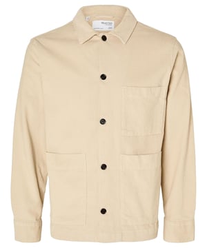 Verleihen Sie Ihrem Herbst- und Winterlook einen stilvollen Twist mit dem Overshirt von Selected Homme.   Dieses Herrenovershirt beeindruckt durch seine durchgehende Knopfleiste und den klassischen Hemdkragen, die eine elegante Silhouette schaffen.   Hergestellt aus hochwertigen Materialien bietet es hohen Tragekomfort und eine atmungsaktive, strapazierfähige Qualität.   Das Cord-Finish verleiht dem Overshirt eine luxuriöse Textur und einen besonderen Charme.   Mit langen Ärmeln, geknöpften Manschetten und einer praktischen, aufgesetzten Brusttasche sowie Fronttaschen bietet es sowohl Funktionalität als auch Stil.   Der Loose Fit sorgt für eine entspannte Passform, die sich ideal für die kühleren Monate eignet.   Ein Must-have für Ihre Herbst- und Wintergarderobe - perfekt für jeden Anlass, ob casual oder smart.