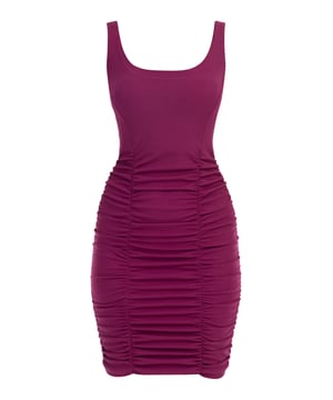 Met dit mini-jurkje van myMo sta jij op elk feest en op elke date in de spotlight. Het nauwsluitende model, gemaakt in Italië van zachte, geribbelde jersey, krijgt een dynamische twist dankzij de plooidetails op de aansluitende rok. De brede bandjes en de diepe halslijn aan de achterkant maken het ontwerp compleet.  Gebreid mini-jurkje