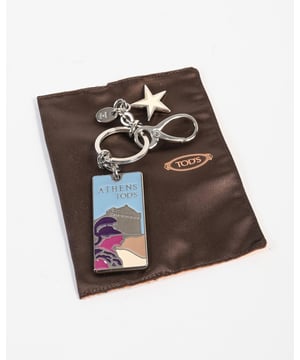 Multicolor Tods keychain
  Womens accessory
  Leather and metal composition
  Made in Italy
50% METALLO   50% PELLE