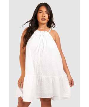 Bring a new kinda attitude in this latest piece from our collection of plus size dresses. Available in UK sizes 16-24, our range of curve dresses carries all the on-trend pieces you need to feel confident. Whether it's a plus size black dress or skater style you're adding to your basket, we promise no more awkward fits, just dresses you can depend on. Work a flattering plus size t-shirt dress or smock shapes during the day, then take on the night in sexy styles, maxi lengths and Bardot necklines. From sexy plus size dresses to work-wear appropriate options, shop it all on boohoo.Style: Skater DressFabric: BroderieLength: MiniSleeve Length: Long Sleeve