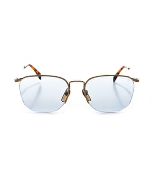 1038FS sunglasses with metal frame.

 Shape and design:
 - These David Beckham glasses have a square silhouette.

 Frame material:
 - The frame of these glasses is made of metal.
 - The use of metal provides durability and lightness to the frame.
 - This makes the glasses durable and comfortable to wear.

 Metal temples:
 - The temples are also made of metal, matching the frame material.
 - The metal on the temples adds solidity and stability to the structure of the glasses.

 Brand details:
 - David Beckham brand engraving on the lens.
 - These design elements help to clearly identify the model as part of the David Beckham eyewear collection.

 Glasses:
 - The lenses are of high quality.
 - These lenses provide excellent UV protection and sharp, clear vision.
 Measures: Lens height: 47 mm. Lens width: 58 mm. Bridge: 19 mm. Temples: 145 mm.
 Composition: Metal
 Care:
Use a soft, clean microfiber cloth to clean your sunglasses. This type of cloth will not scratch the lenses.
 Avoid using abrasive cleaning products, detergents, alcohol or acetone, as they can damage lenses and anti-reflective treatments.