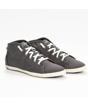 Basket G-Star Yuriko Damen Grau Synthetik. Authentischer Schuh der Marke G-Star - Streetwear/Sportswear Design von G-Star - G-Star für Damen, modisch und perfekt für den Alltag - G-Star Basket in Grau passt hervorragend zu Ihrer Garderobe - Bequemer Synthetikstoff - Klassische Schnürsenkel - Yuriko - Synthetik.