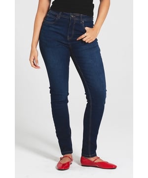 Introducing the 'Faye' 5-Pocket Skinny Jean by Bench, your new wardrobe essential for effortless style. Crafted with precision and comfort in mind, these jeans hug your curves in all the right places, while the classic five-pocket design adds a touch of timeless appeal. Elevate any look with the versatile 'Faye' jean, perfect for every occasion.