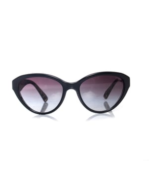 VINTAGE, RRP AS NEW
Dolce & Gabbana, Black cat-eye sunglasses with marble gold print on the inside. The item is in very good condition and comes with box. • CONDITION: very good condition 

• CODE: DG 4199

• MEASUREMENTS: height lens 5 cm, width lens 7 cm, width frame 14 cm

• MATERIAL: plastic 

• COLOR: black